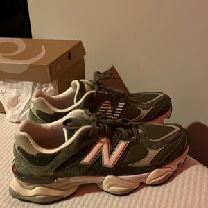 Slightly worn new balance 9060